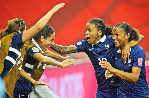Jubel bei Frankreich nach dem Sieg über Südkorea. Am Freitag spielt das DFB-Team bei der Fußball-WM in Kanada gegen die französische Auswahl. Foto: dpa