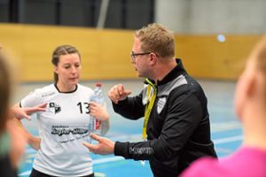 Klare Ansage: Dornstettens Trainer Alexander Hug und Spielerin Claudia Walter. Foto: Fritsch