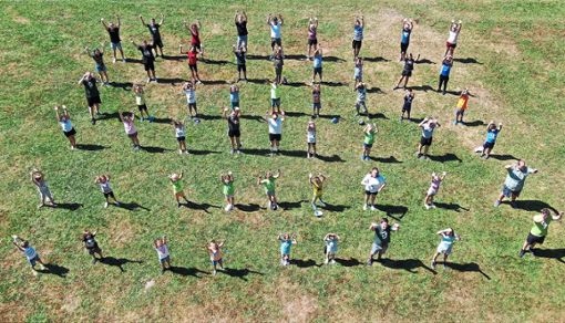 Gruppenbild  mit Abstand: die Teilnehmer des Sommeraktionstags des CVJM. Foto: CVJ Foto: Schwarzwälder Bote