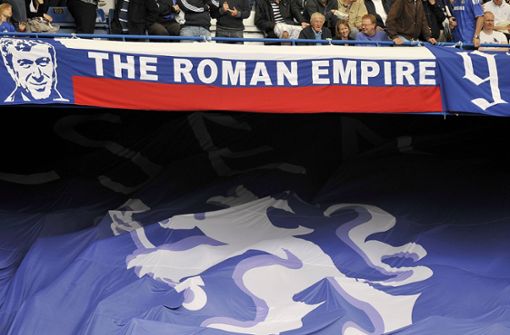 Noch feiern die Fans das „Roman Empire“ – aber die Ära Abramowitsch ist Geschichte. Foto: IMAGO/PA Images/IMAGO/Rebecca Naden
