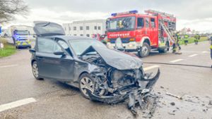 Drei Leichtverletzte: Auto und Lieferwagen krachen in Willstätt aufeinander