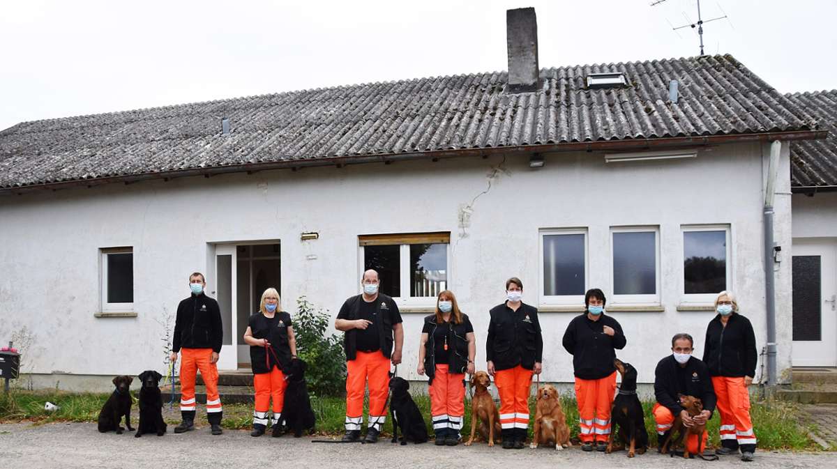 Die BRH Rettungshundestaffel Rottweil-Hegau freut sich über das neue Übungsobjekt im Inkom in Zimmern.