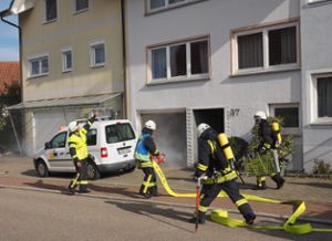 Jeder Handgriff sitzt: Auf die Freiwillige Feuerwehr Bösingen-Herrenzimmern ist Verlass.  Fotos: Hölsch Foto: Schwarzwälder Bote