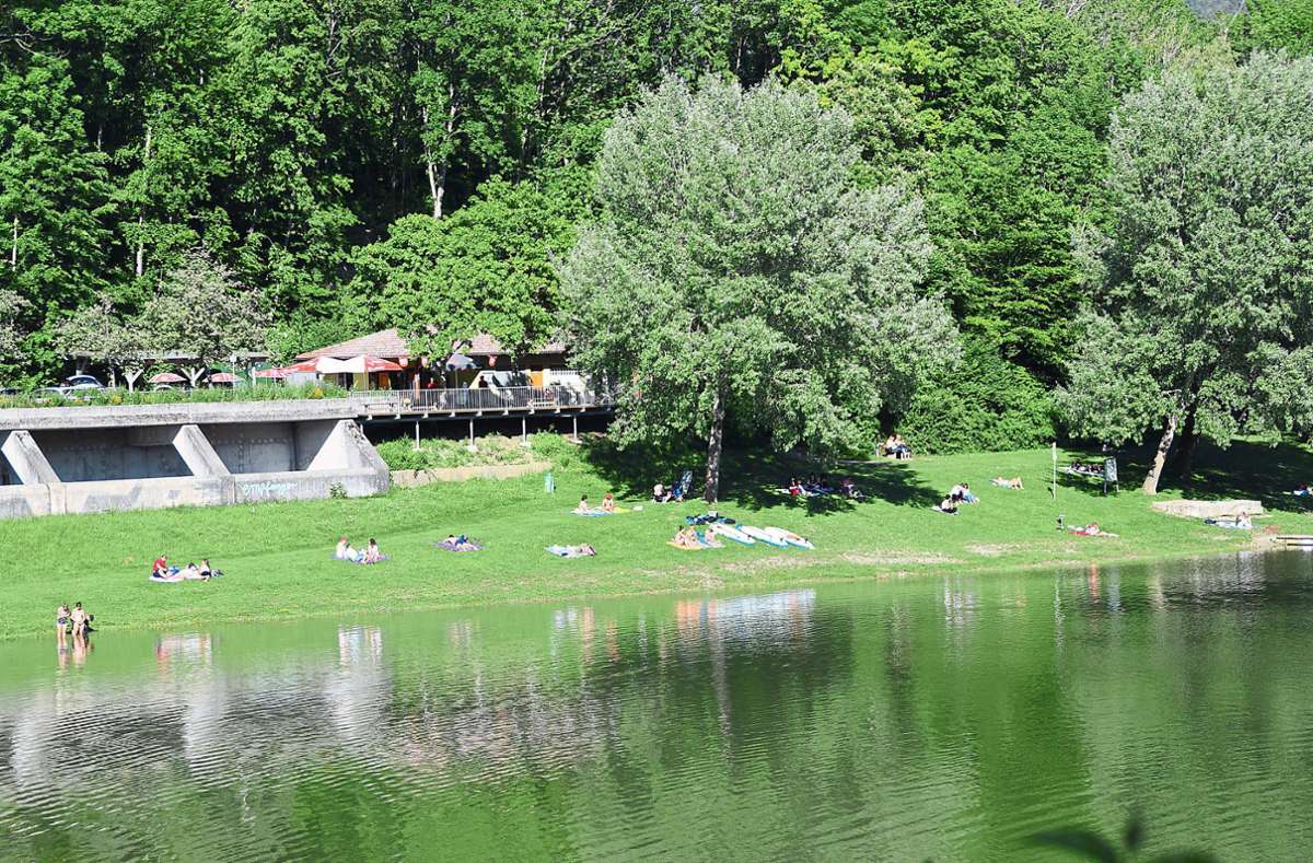 Der Stausee bei Schömberg ist das Herzstück des Oberen Schlichemtals und vor allem im Sommer gut besucht.