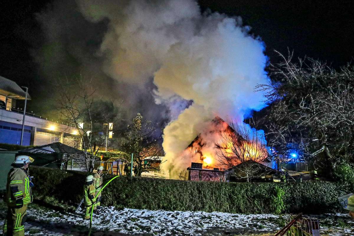 Verdacht der Brandstiftung: Scheune wird in Schwenningen ein Raub der Flammen