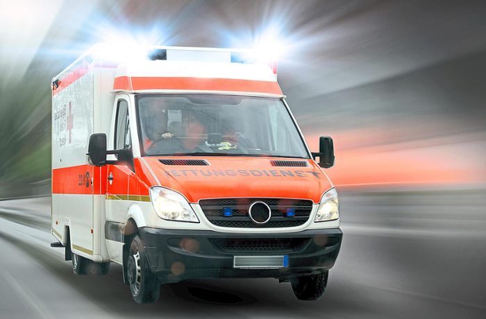 B462 bei Dunningen: Vollbremsung wegen Rettungsfahrzeug – vier Autos kaputt
