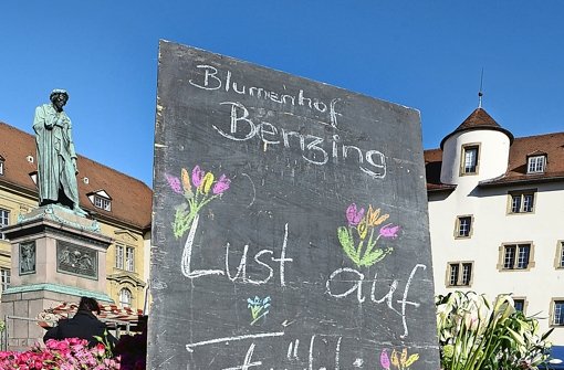 Die Lust auf Blüten lässt sich auf dem Schillerplatz in Stuttgart stillen Foto: dpa