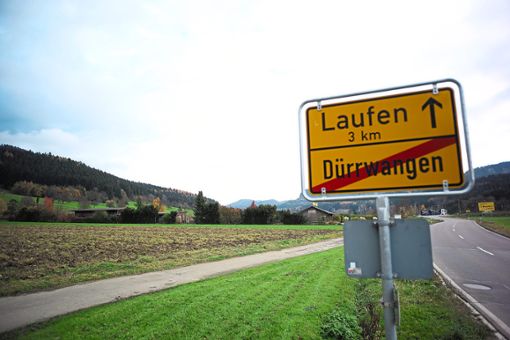Bahn frei: Das Gebiet Firstäcker am Ortsausgang von Dürrwangen wird nun planungsrechtlich für den Bau des Zentralklinikums vorbereitet.   Foto: Maier