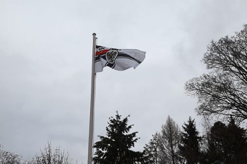 Unerlaubt wurde eine Reichskriegsflagge gehisst. Foto: Rousek