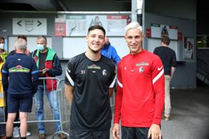 Vor 18 Monaten traten sie noch gemeinsam zum Trainingsauftakt des SC Freiburg an: Keven (links) und Nico Schlotterbeck. Foto: Eibner