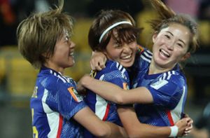 Große Freude bei den japanischen Fußballerinnen Foto: AFP/MARTY MELVILLE