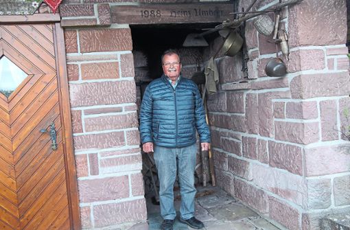Heinz Umbeer vor seinem Backhaus Foto: Buck