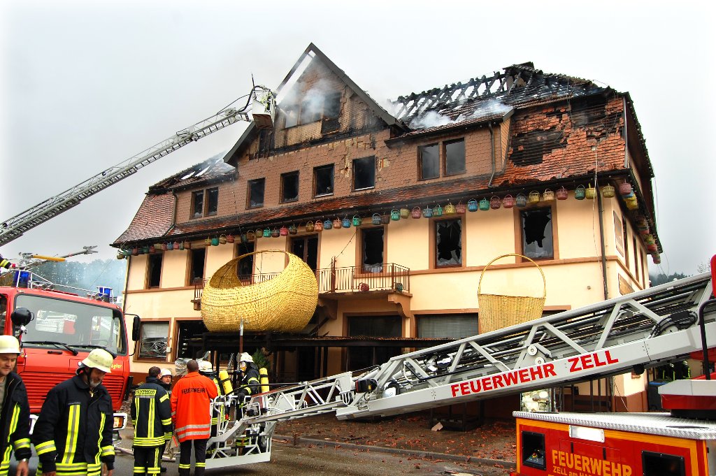 Hausach Schwarzwaldladen brennt völlig aus Kinzigtal