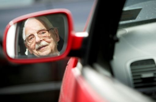 Ältere Autofahrer sollten sich nicht überschätzen. Foto: dpa